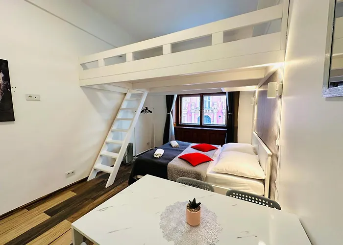Elly Modern Oldtown Apartments